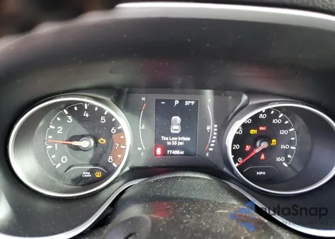 2018 Jeep Compass Latitude z USA, uszkodzony, nr VIN 3C4NJDBB9JT161105